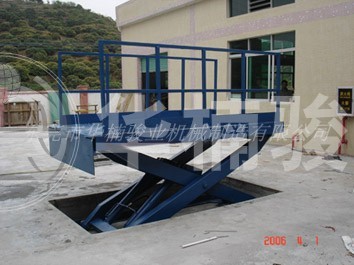 液壓升降平臺(tái)電機(jī)啟動(dòng)就跳閘是什么原因？ 